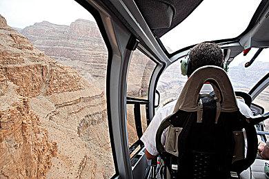 悲喜剧冒险游戏《反向防火墙_》在Steam发售 游戏好评